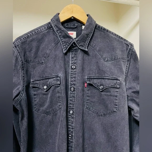 LEVI’S Authentic Charcoal black denim shirt for women’s - Picture 2 of 8